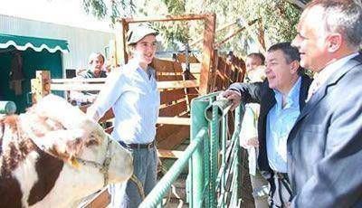 Yauhar entrega aportes y maquinarias a productores de Chubut