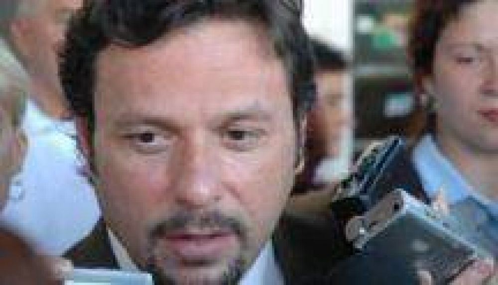 Gustavo Saenz: "Con el voto electr�nico algunos candidatos se tendr�n que hacer un retoque"