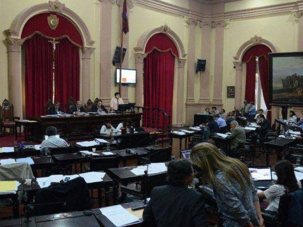 En diputados denuncian atropellos a campesinos