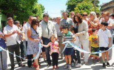 La Comuna inaugur� 11 cuadras de pavimento en Ezpeleta