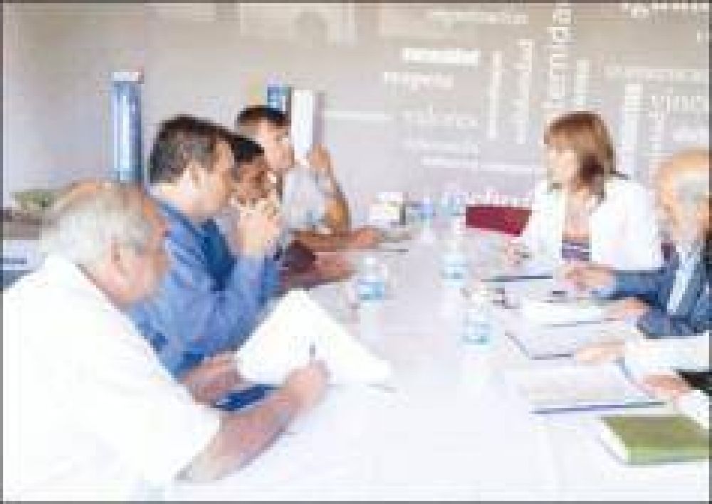 Intendentes firmaron convenio con Educaci�n para mejorar escuelas de sus municipios