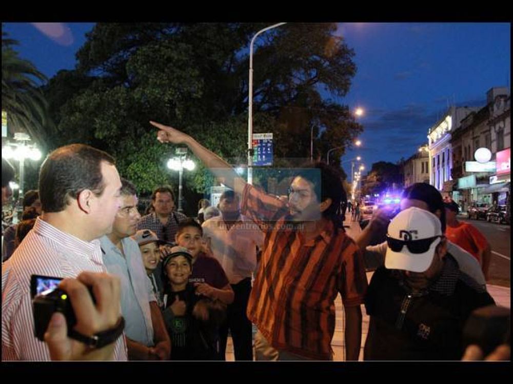 Ambulantes se niegan a ser desalojados de Plaza 1� de Mayo