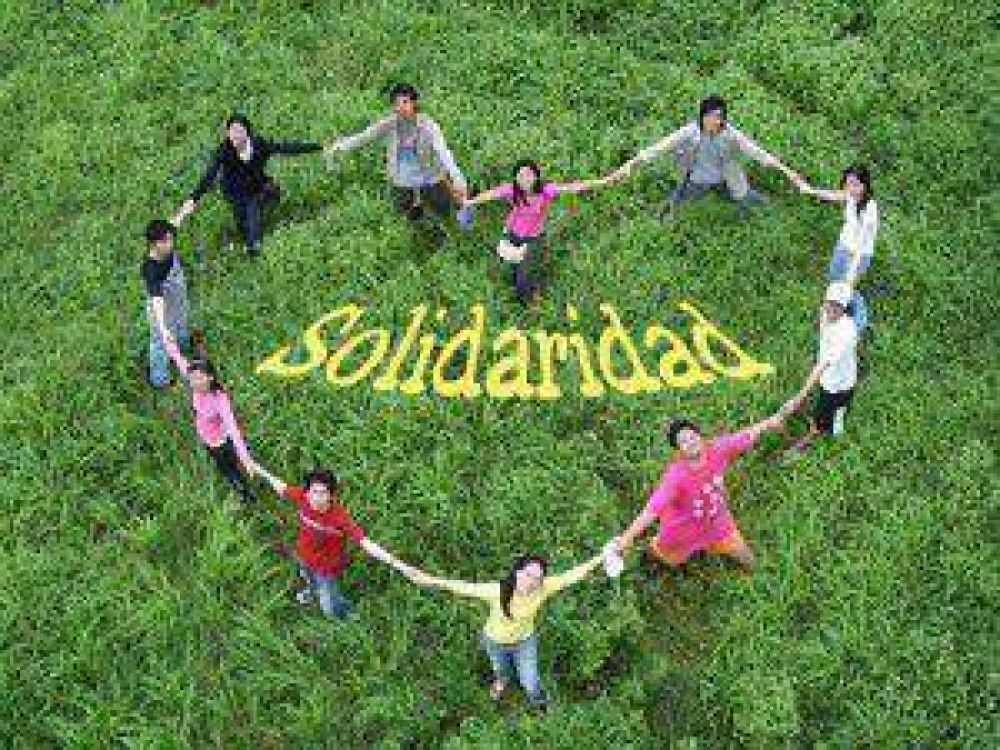  Festival folcl�rico solidario