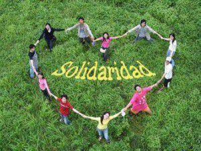  Festival folcl�rico solidario