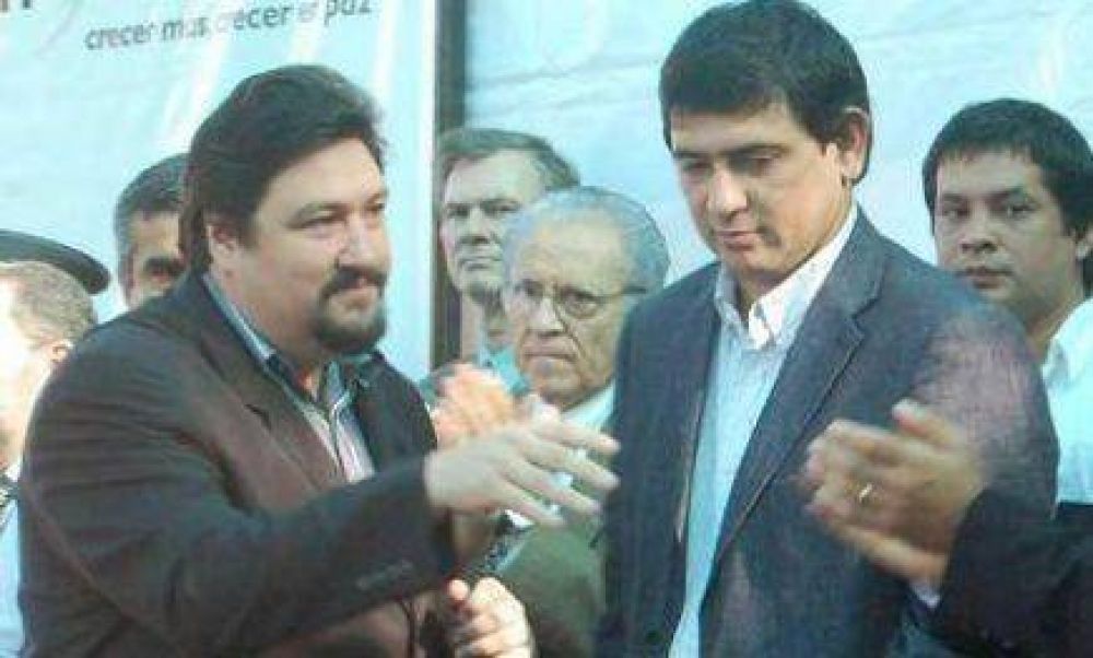 Closs mira de cerca el actuar de Losada  