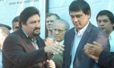 Closs mira de cerca el actuar de Losada  