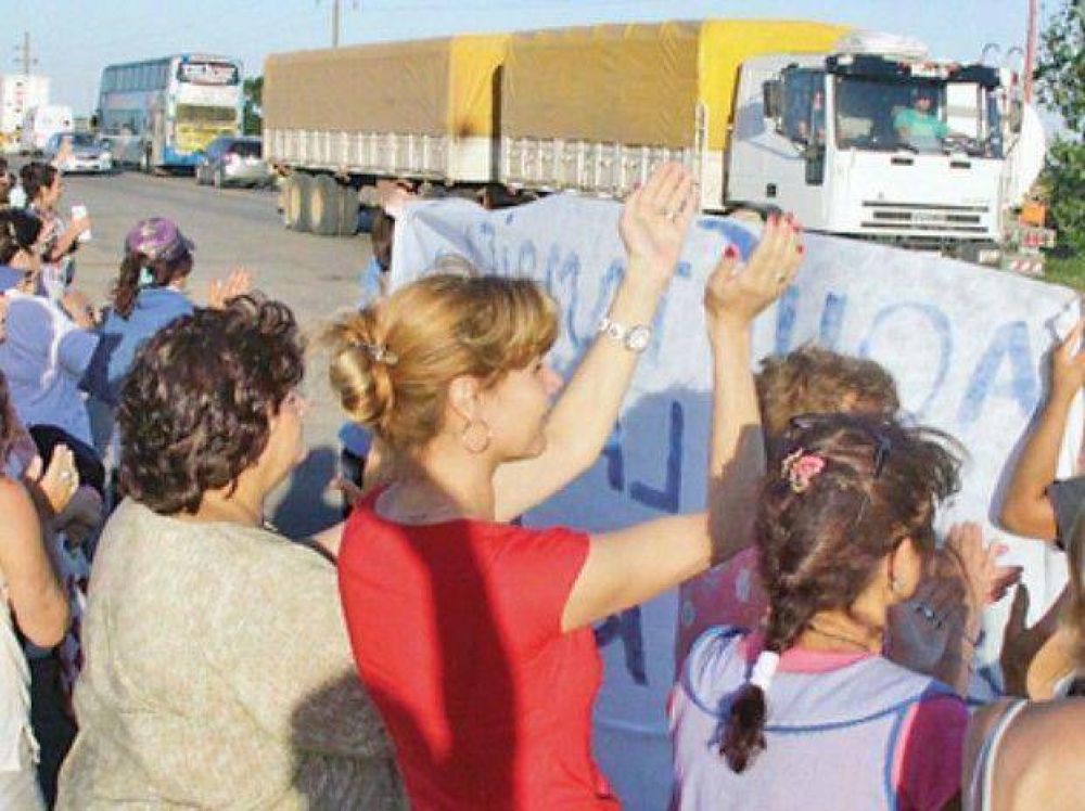El deterioro de la ruta 91 sac� a la calle a los habitantes de Bustinza