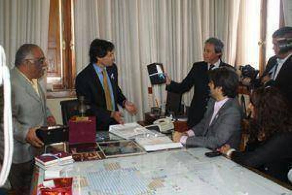 La gerencia de Comercio Exterior del Banco Credicoop en la jornada con el embajador 