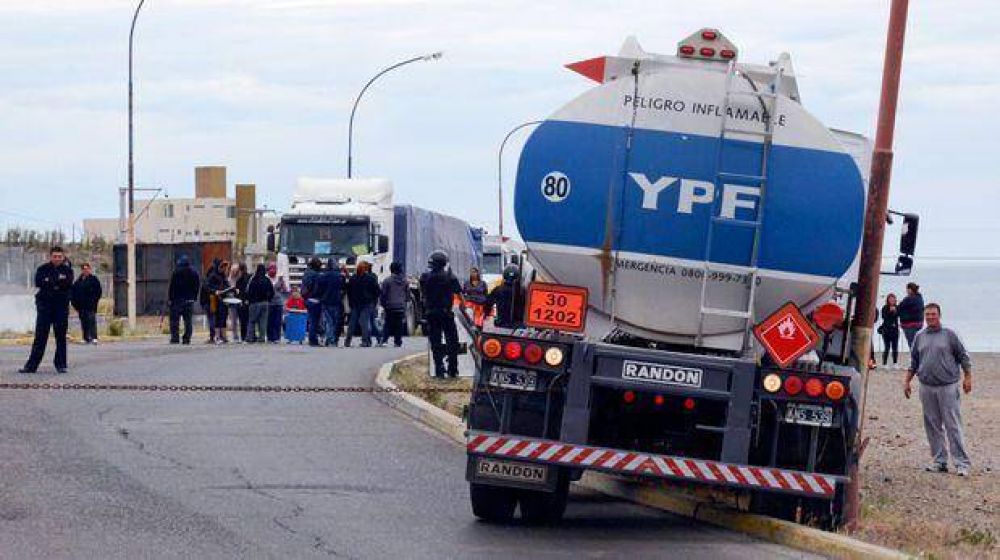 El Banco retiene fondos, la comuna no paga y las cooperativas cortan la ruta