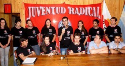 Fabio Martinez de Saldungaray asumi� como nuevo presidente de la UCR
