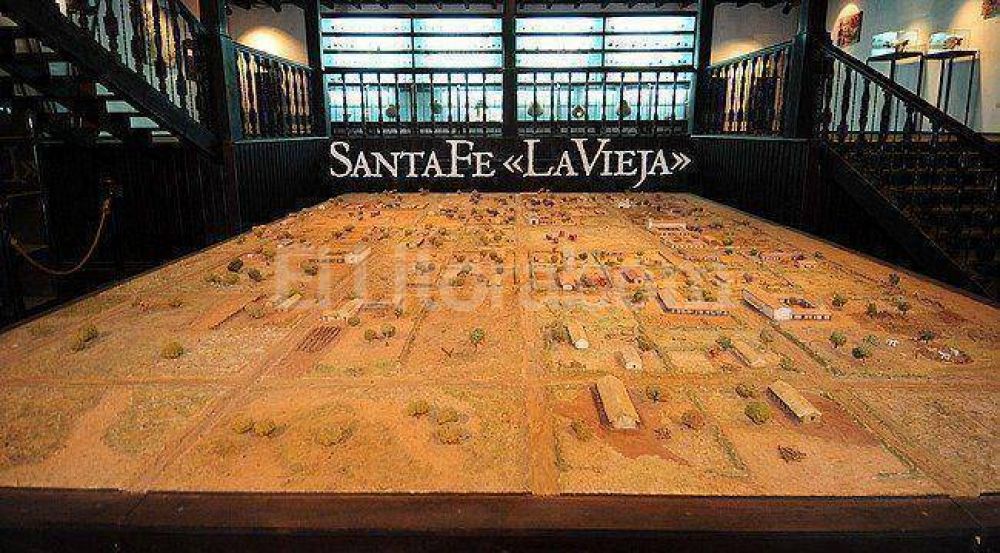 Santa Fe record� a sus fundadores en Cayast�