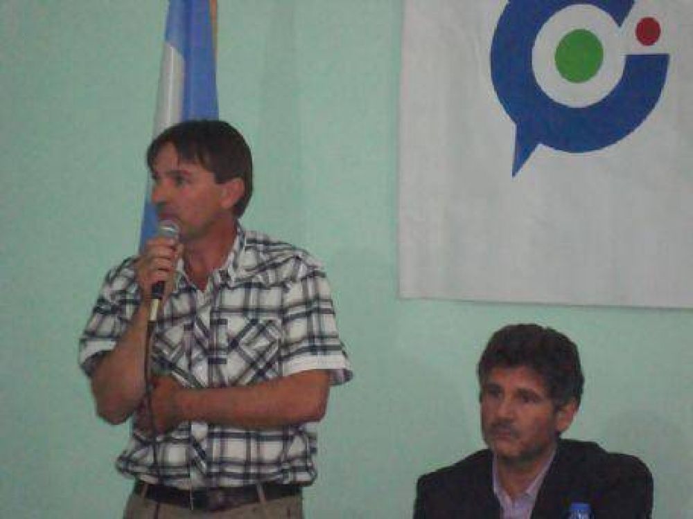N�lson Schroder: �Asumimos este desaf�o para construir una alternativa s�lida para los platenses�