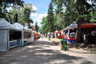 Se est� desarrollando la Feria de la Colectividades