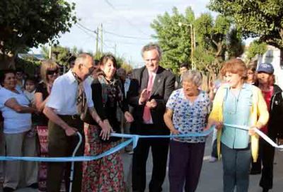 Se inaguro el primer tramo de asfalto