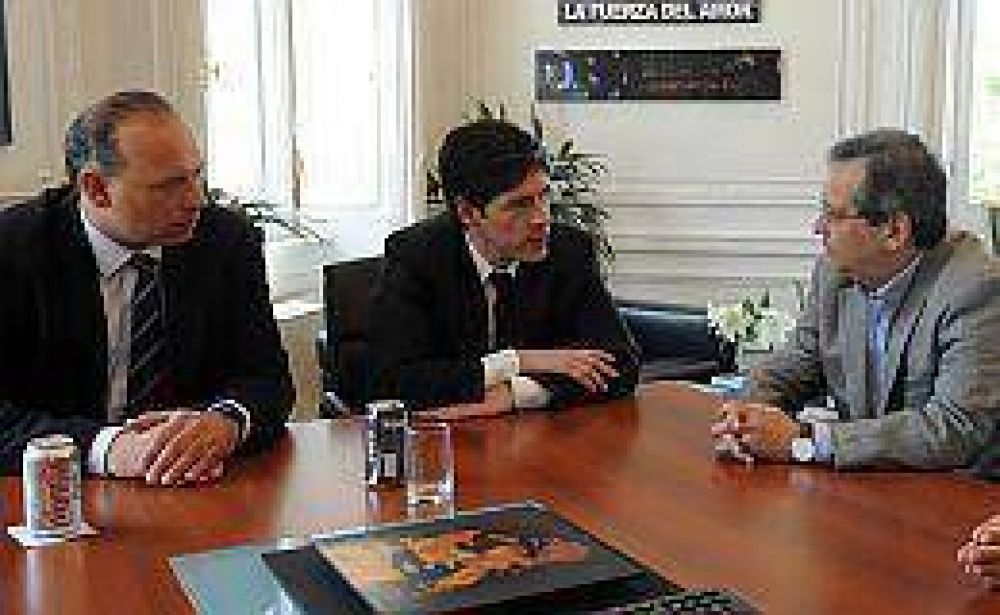 Cantero dice que el Gobierno le ratific� el respaldo