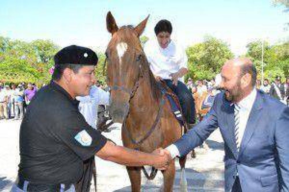 El gobernador presidio festejos centrales por el 52 aniversario de la Polic�a Provincial 