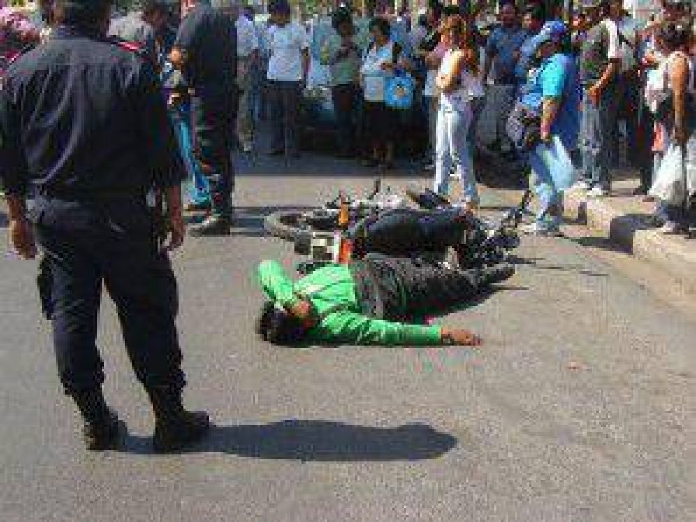 Motociclista sufri� lesiones de consideraci�n tras caer del rodado 