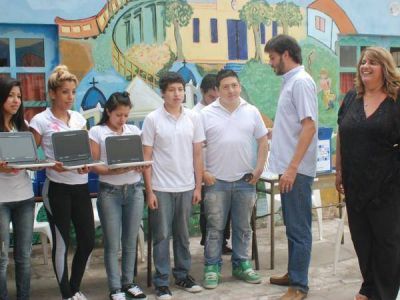 Programa Conectar Igualdad: esta ma�ana se entregaron 161 Netbooks