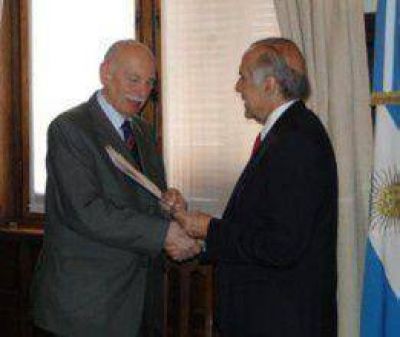 Visita de ilustre historiador sanmartiniano