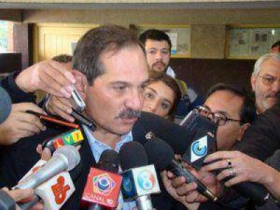 Alperovich destac� la campa�a r�cord de exportaci�n de ar�ndanos  