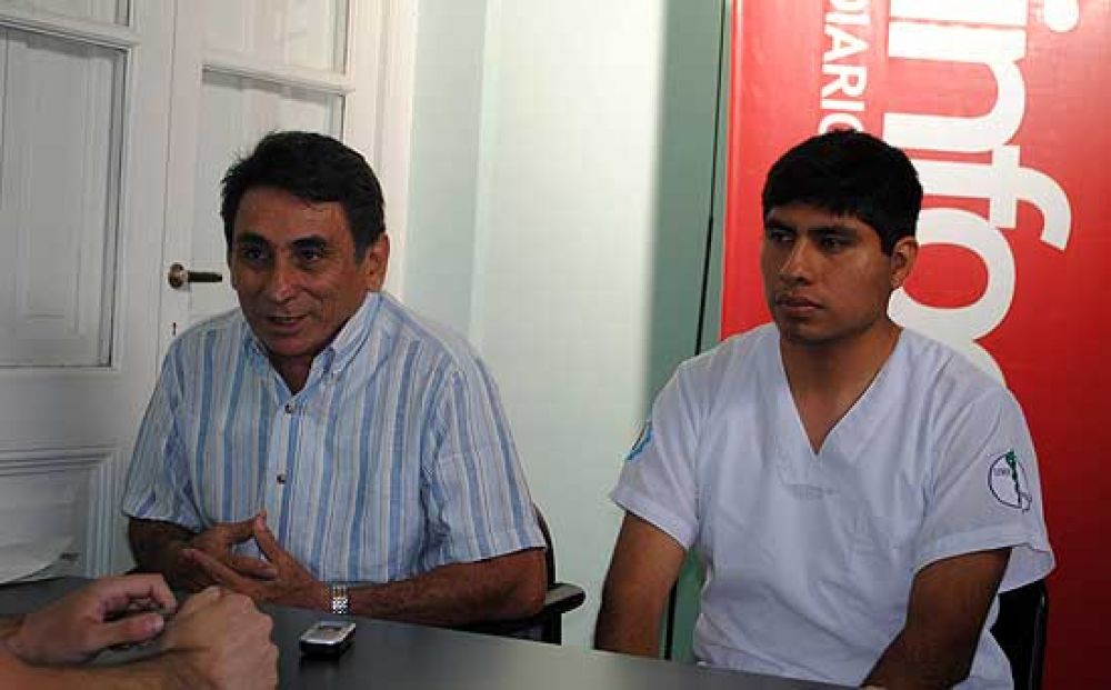 Estudiantes de una Universidad de Per� realizaron pasant�as en la Escuela de Salud local