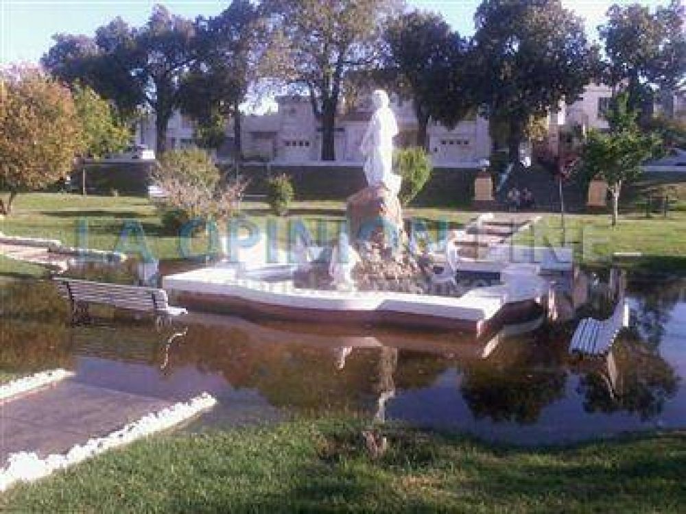 Otra vez, agua en la Placita Honda 
