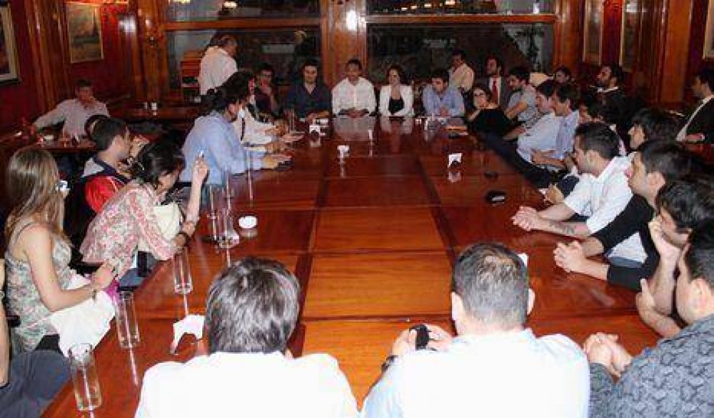 J�venes se unen por "MM2015"