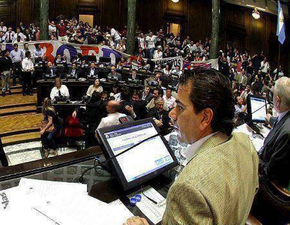 Bares en Plazas: Los K le aguaron la fiesta al macrismo