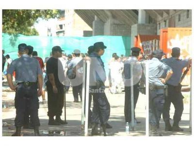 Ser�n 1.100 polic�as los que controlar�n el cl�sico santafesino 