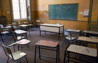 Docentes privados se adhieren al doble paro