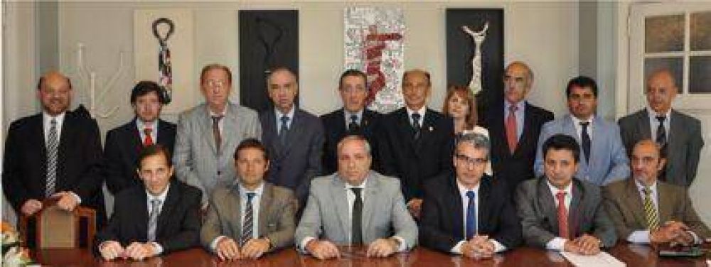 Abogados denunciaron violento ataque a la Constituci�n Provincial y a la Justicia