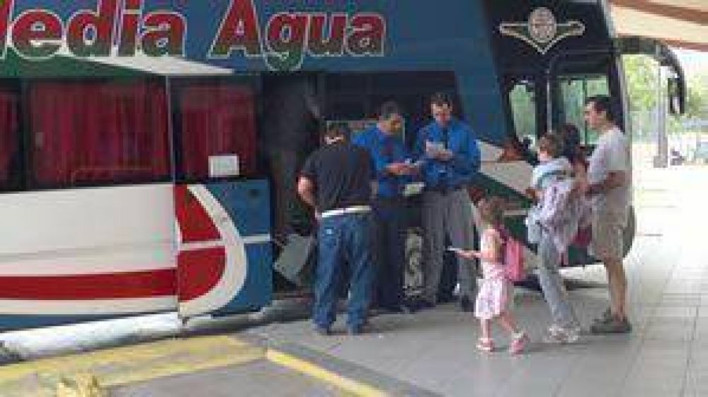 Intensifican controles al transporte de pasajeros	