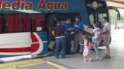 Intensifican controles al transporte de pasajeros	