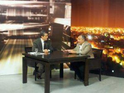 Tello: "Me gustar�a que est� planteada la reelecci�n indefinida de los intendentes" 