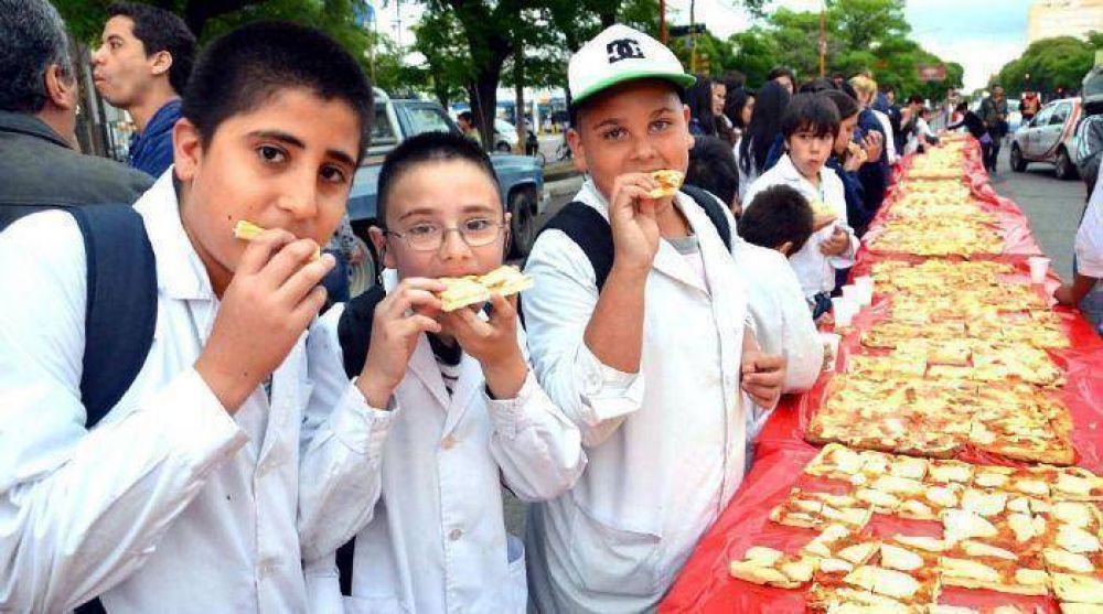 Una gran pizza contra la discriminaci�n 