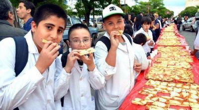 Una gran pizza contra la discriminaci�n 