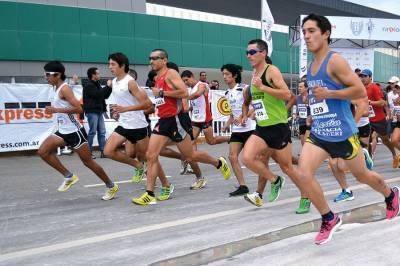 La Agrupaci�n Atl�tica �Miguel Llanqu�n� festeja su aniversario corriendo