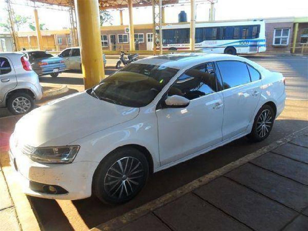 La AFIP secuestr� un auto mellizo en el puente 