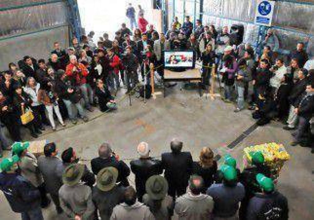 Cristina inaugur� planta de reciclado de residuos