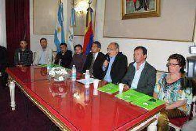 Colombi volvi� a insistir en fomentar �la relaci�n con los 70 Municipios� 