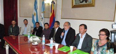 Esta vez en Curuz� Cuati� y en un claro mensaje al PJ, Bot�n "volvi� a mostrarse junto a Ricardo" 