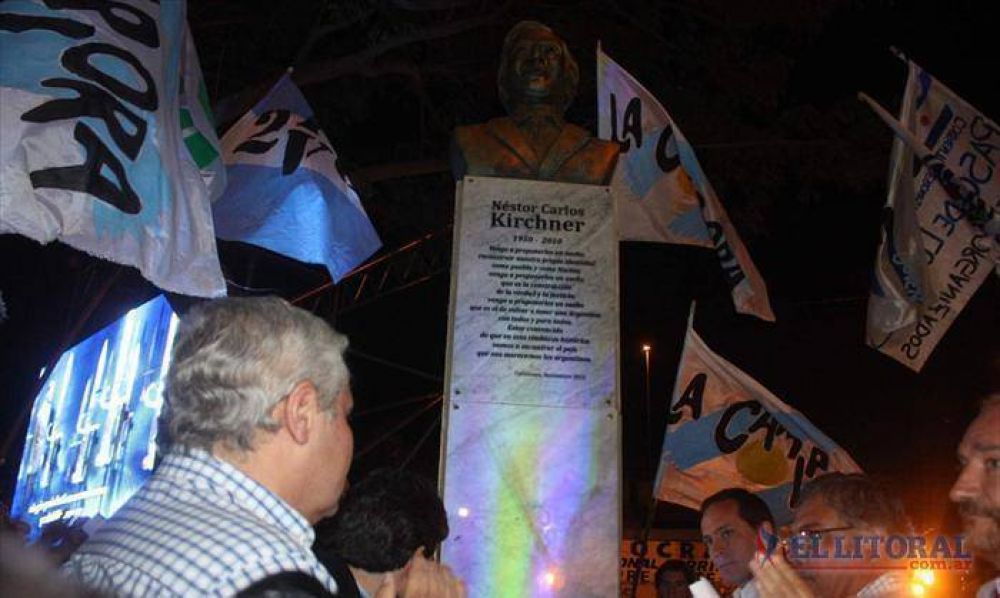 Con N�stor de fondo, los K ratificaron que van por la Provincia y la re-re de Cristina 