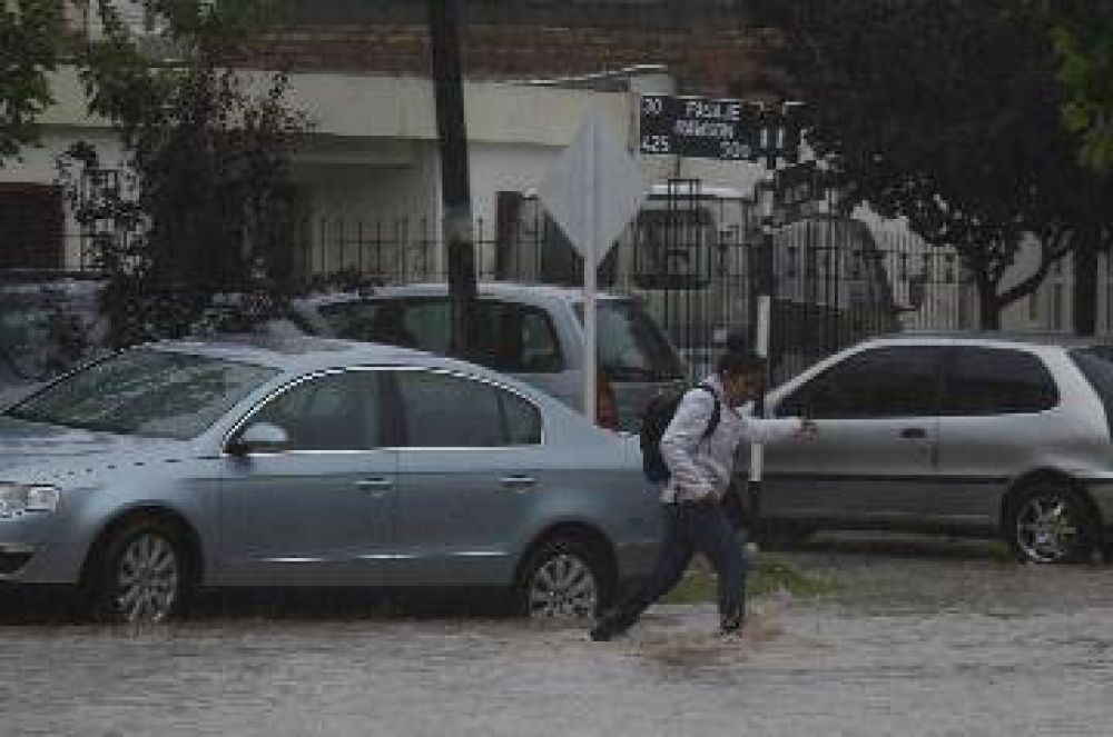 Rinc�n est� aislada y hay 64 evacuados en Neuqu�n