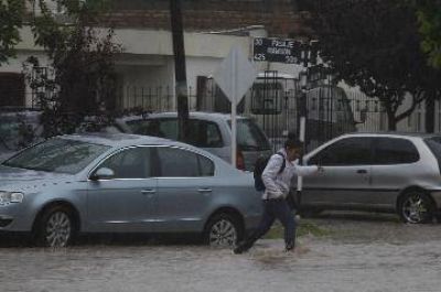 Rinc�n est� aislada y hay 64 evacuados en Neuqu�n