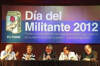 Emotivo homenaje para Leonardo Favio en el D�a del Militante en Tigre