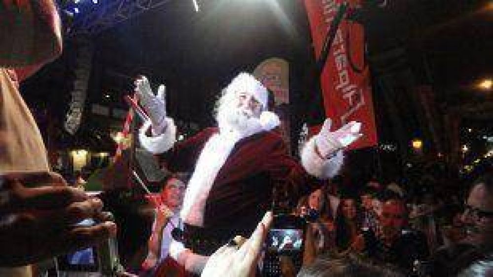 Alparamis realiz� en Vicente L�pez su tradicional desfile m�gico