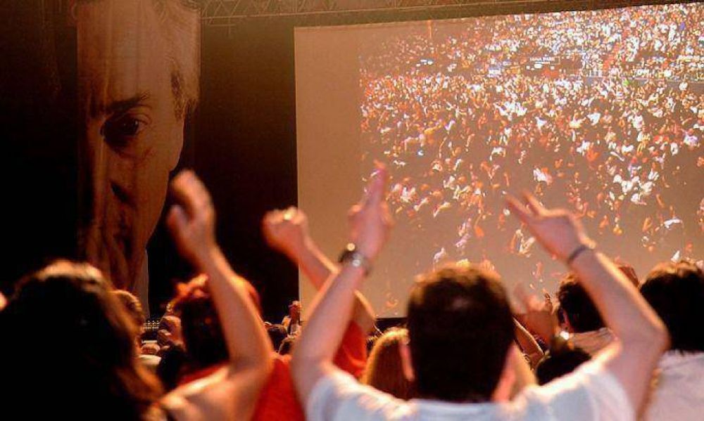  Militantes conmemoraron el Da de la Militancia con la pelcula sobre Kirchner en el Luna Park