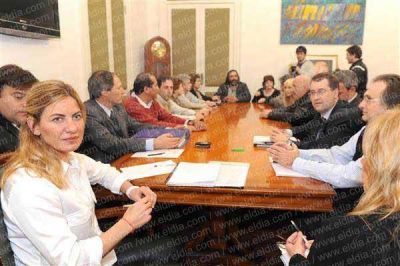 Sube el tono del conflicto entre gremios docentes y la Provincia