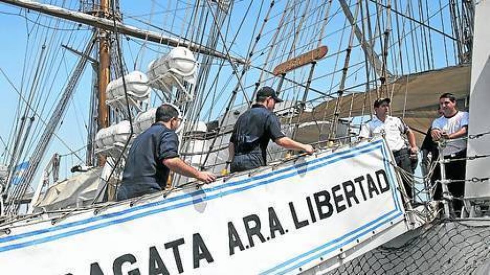 Ghana podr�a trabar las visas de los marinos listos para viajar por la Fragata