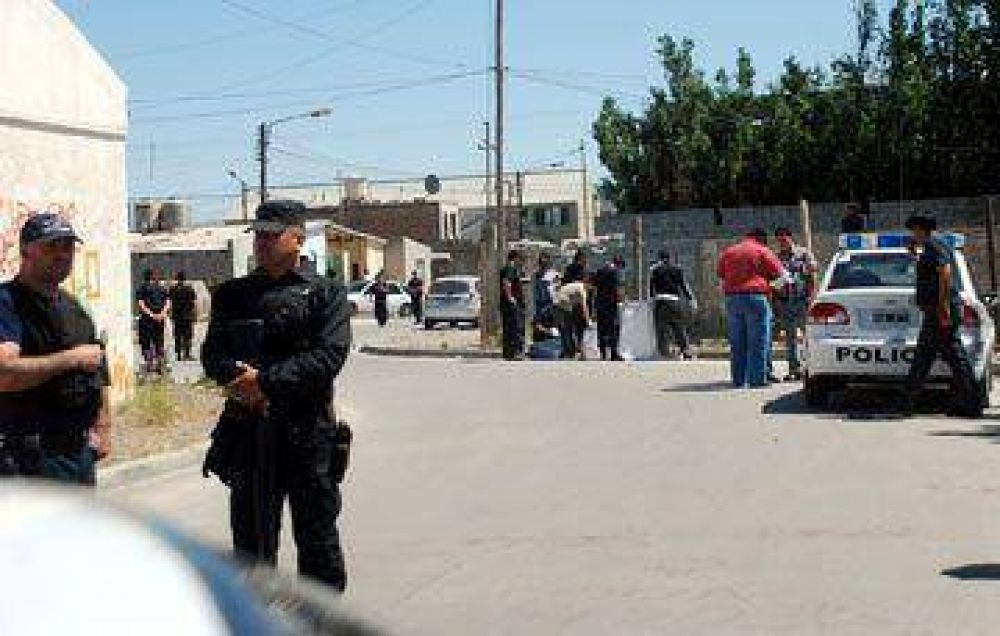 Polic�a retirado mat� a su ex mujer en plena calle